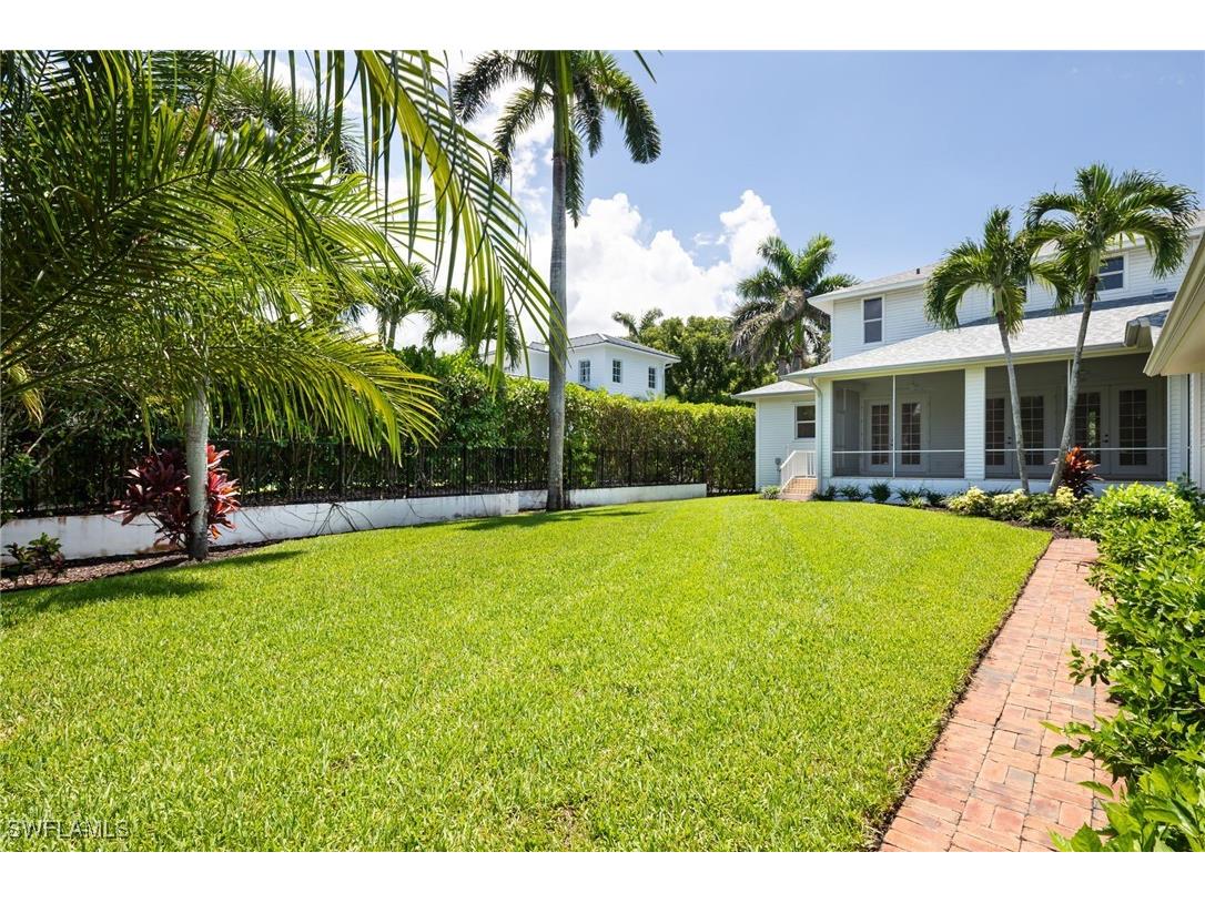 155 1st Avenue S Naples FL 34102 225065322 image26