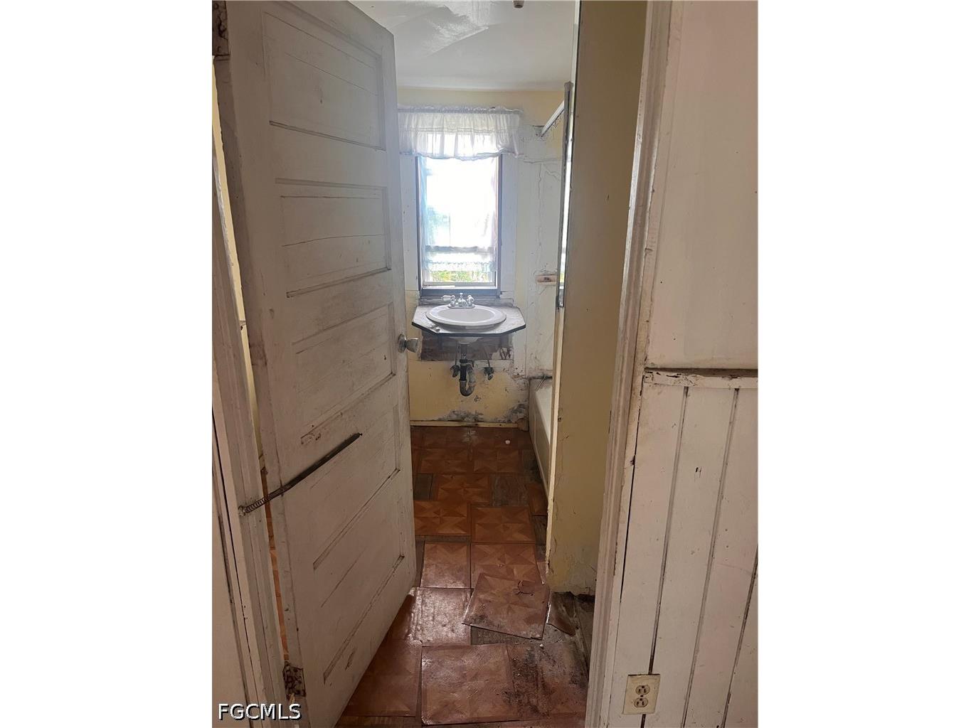 155 Clotilde Avenue Fort Myers FL 33905 2026019029 image4