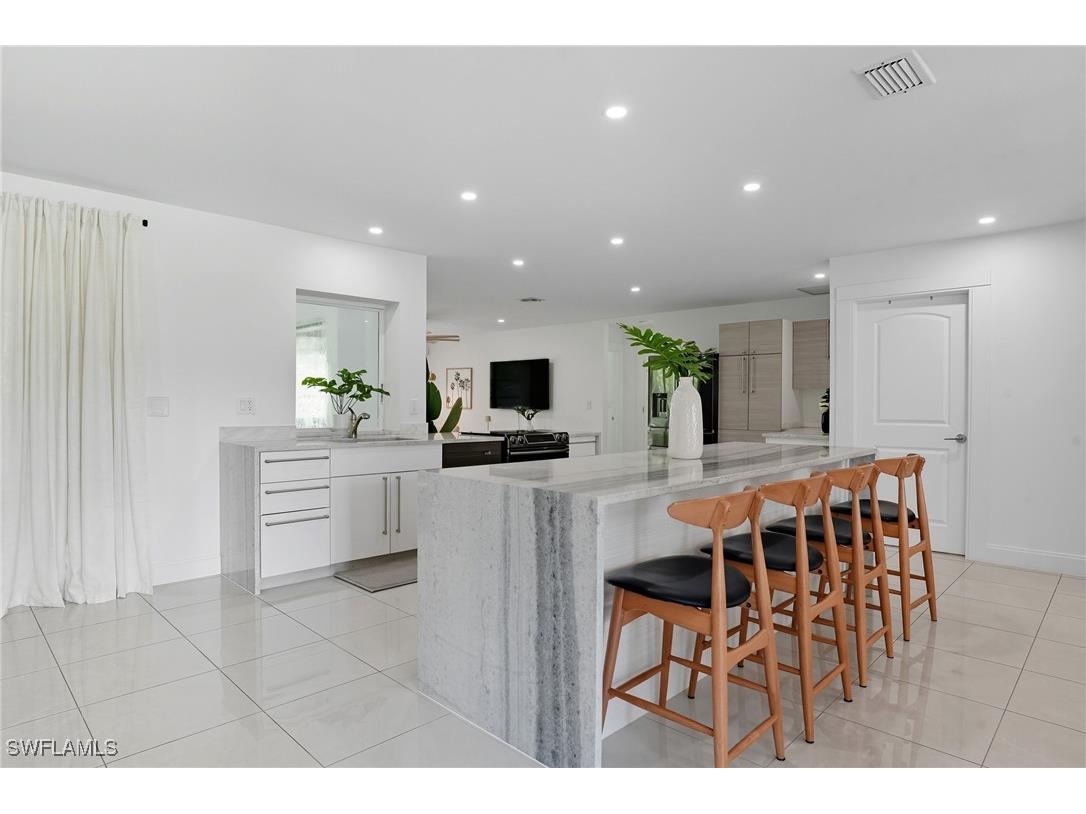 155 Old Tamiami Trail Naples FL 34110 225066815 image10