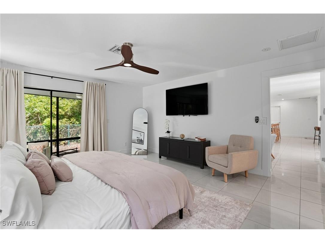 155 Old Tamiami Trail Naples FL 34110 225066815 image21