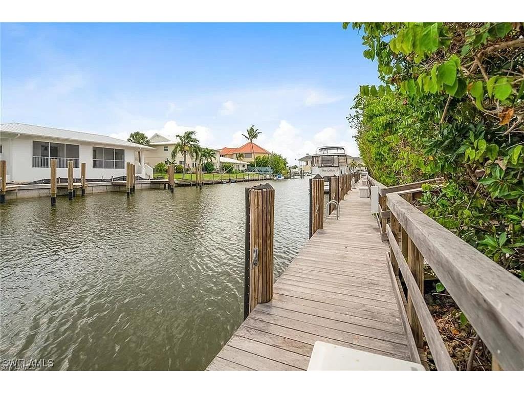 1550 5th Avenue S Naples FL 34102 224006490 image1