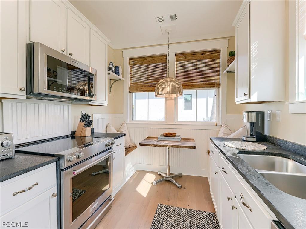 1550 Centre Street Sanibel FL 33957 2026009835 image5