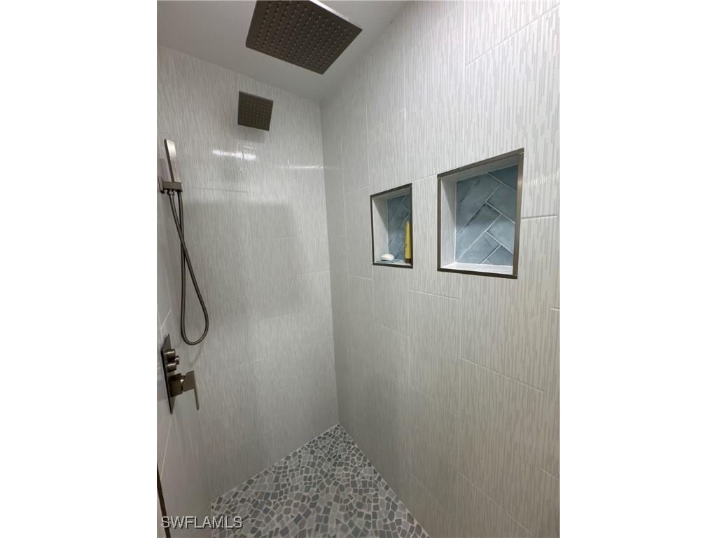 1550 Gulf Shore Boulevard N #E5 Naples FL 34102 225058058 image9