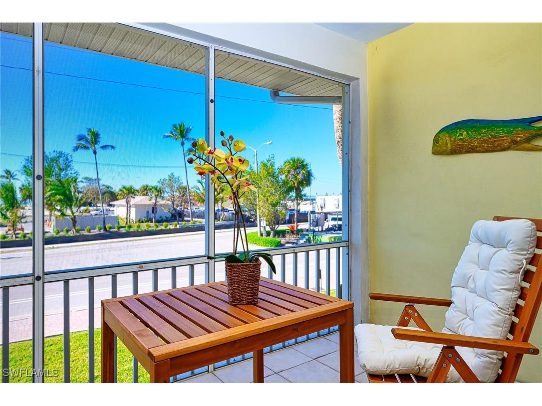 1550 Gulf Shore Boulevard N #W4 Naples FL 34102 225080185 image1