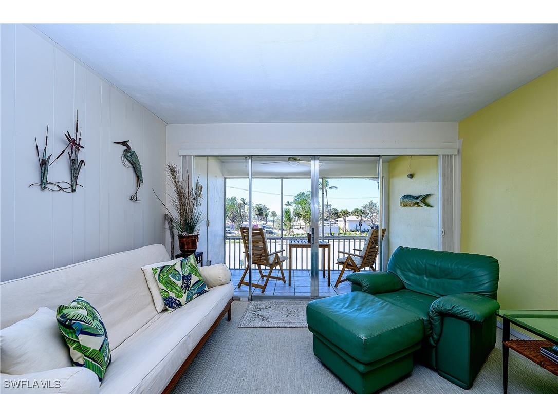 1550 Gulf Shore Boulevard N #W4 Naples FL 34102 225080185 image2