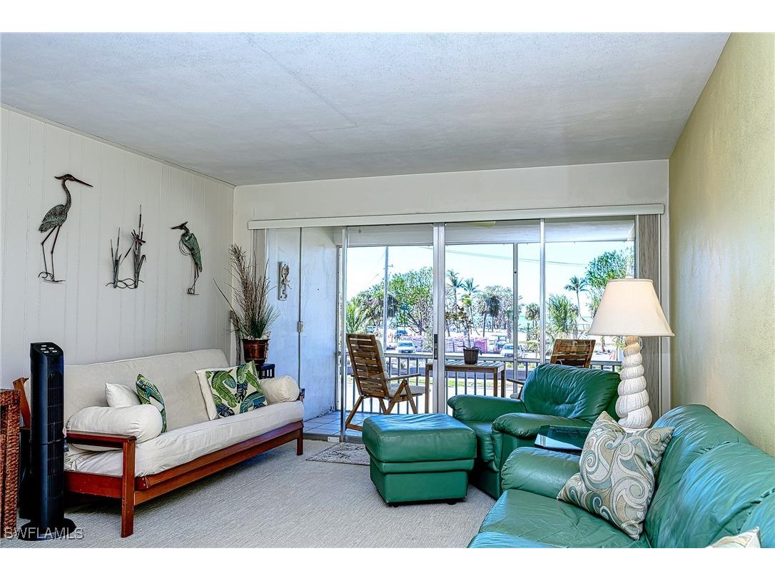 1550 Gulf Shore Boulevard N #W4 Naples FL 34102 225080185 image3