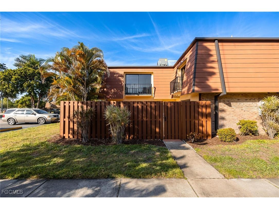 1550 Park Meadows Drive #2 Fort Myers FL 33907 2026006028 image2