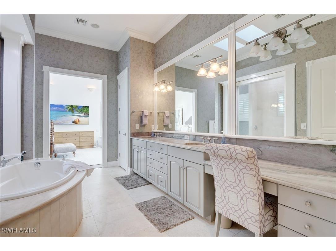 1551 Gulf Shore Boulevard S Naples FL 34102 225070626 image30