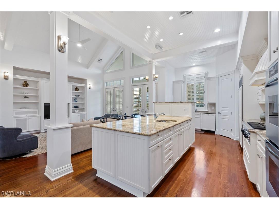 1551 Gulf Shore Boulevard S Naples FL 34102 226007946 image10