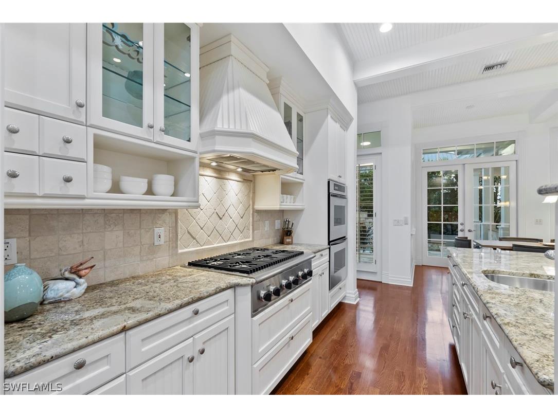 1551 Gulf Shore Boulevard S Naples FL 34102 226007946 image11