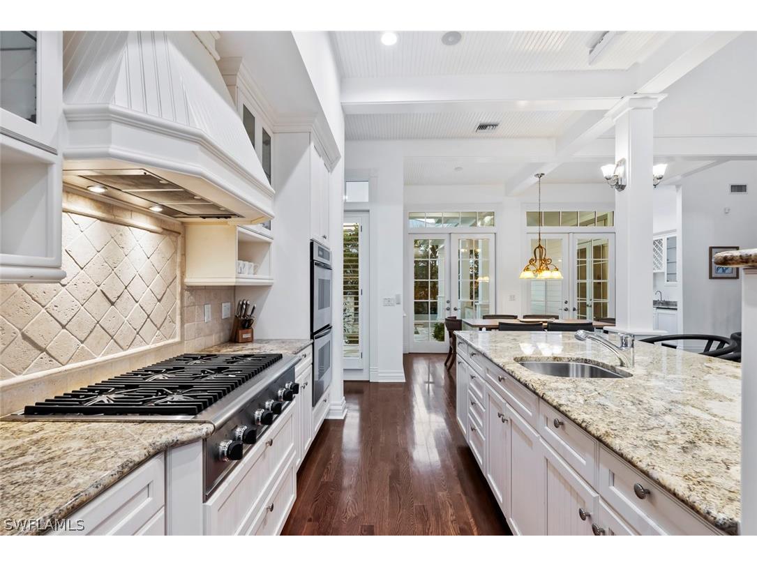 1551 Gulf Shore Boulevard S Naples FL 34102 226007946 image12