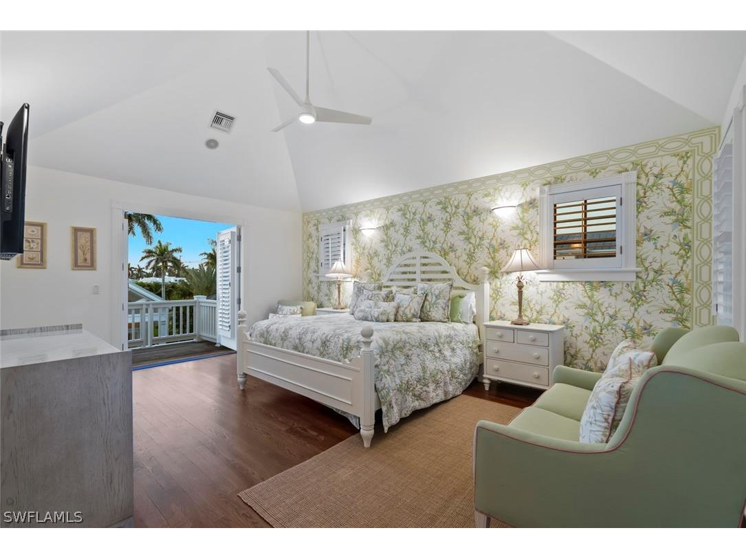 1551 Gulf Shore Boulevard S Naples FL 34102 226007946 image19