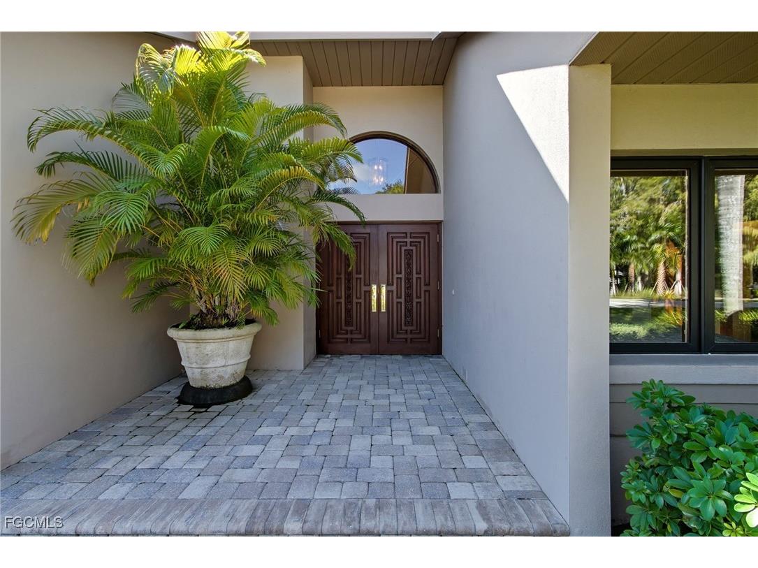 15532 Fiddlesticks Boulevard Fort Myers FL 33912 2025013841 image9