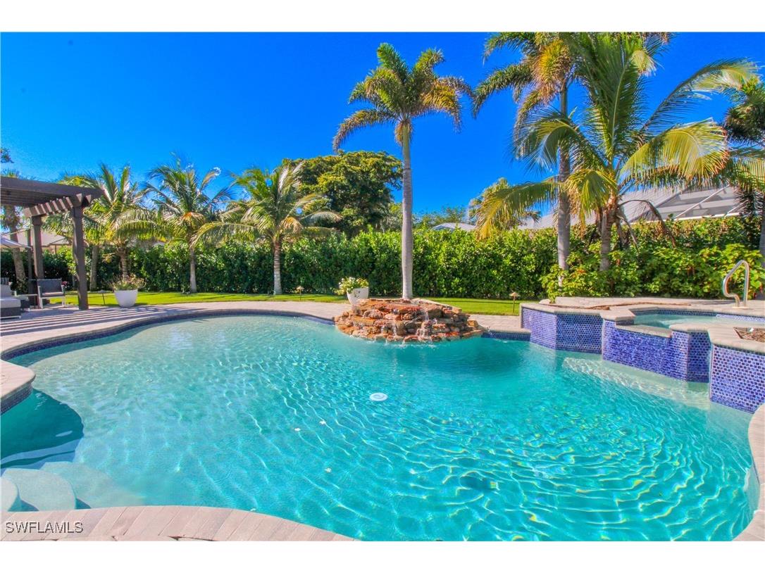 1555 Crayton Road Naples FL 34102 225080510 image1