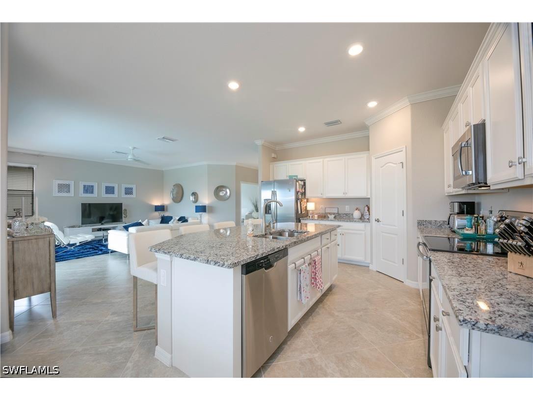 1555 Marton Court Naples FL 34113 226016803 image5