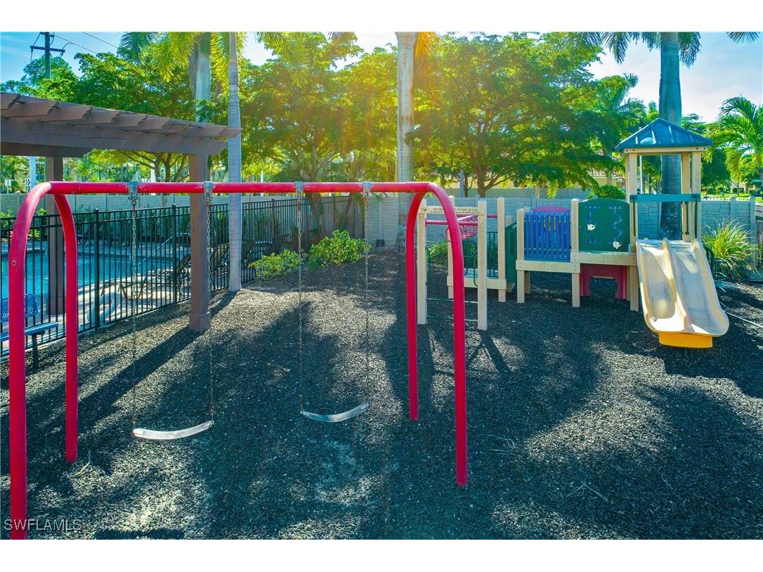 1558 Serrano Circle Naples FL 34105 225078908 image31