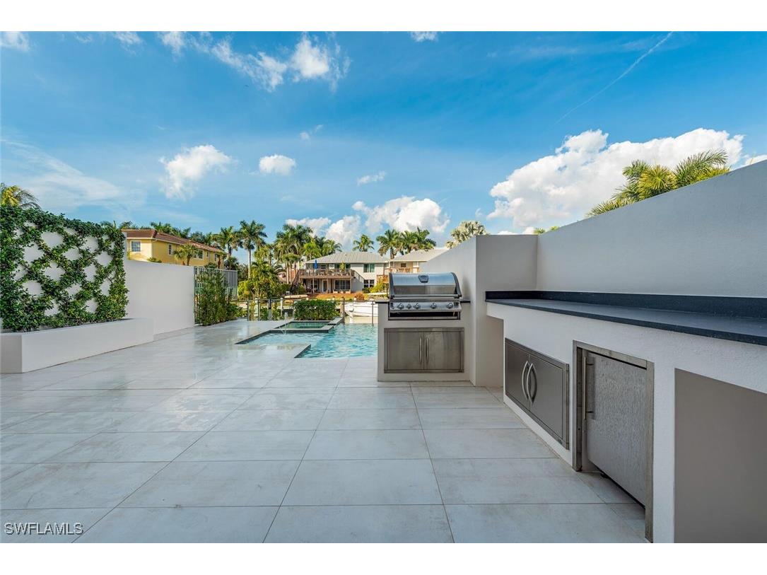 1559 Chesapeake Avenue Naples FL 34102 225077747 image9