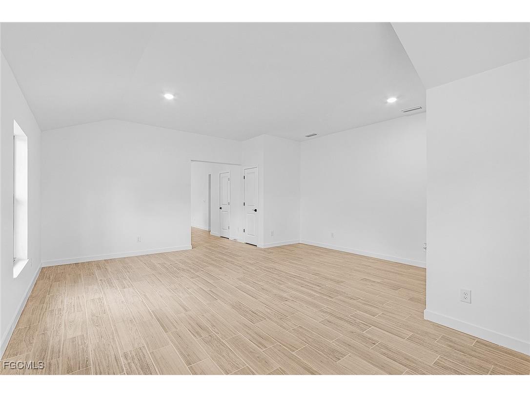 156 Yager Circle Fort Myers FL 33913 2025007033 image6