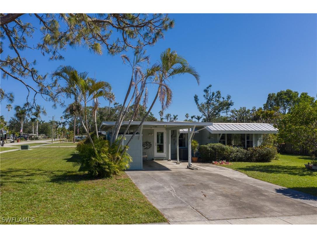 1560 Grove Avenue Fort Myers FL 33901 223007889 image1