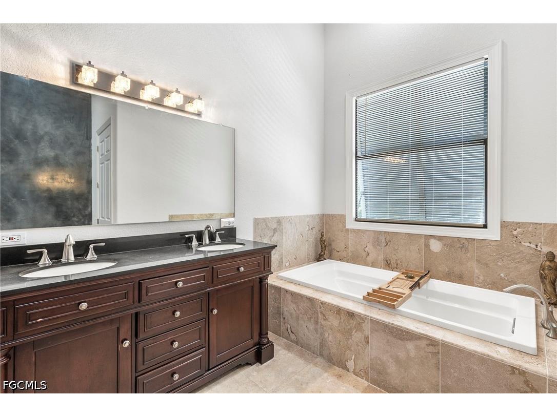1561 Lynwood Avenue Fort Myers FL 33901 2026015834 image11