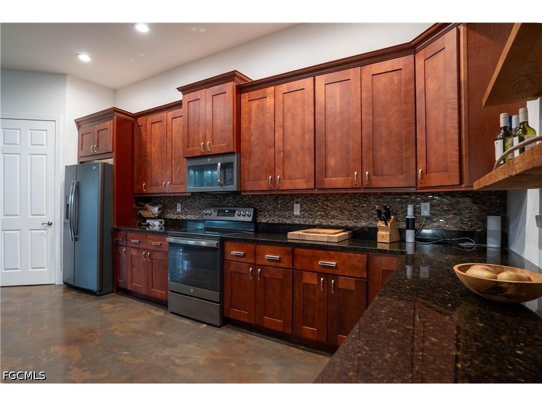 1561 Lynwood Avenue Fort Myers FL 33901 2026015834 image2