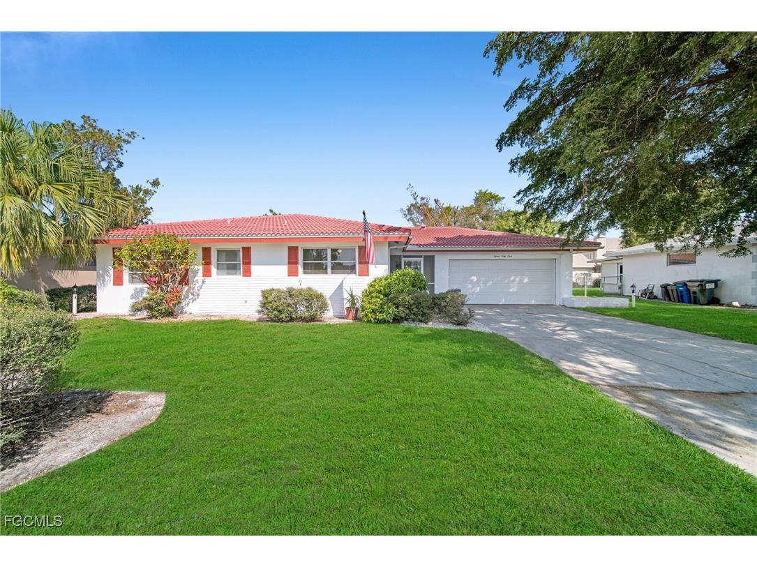 1563 Covington Circle E Fort Myers FL 33919 2025012457 image1