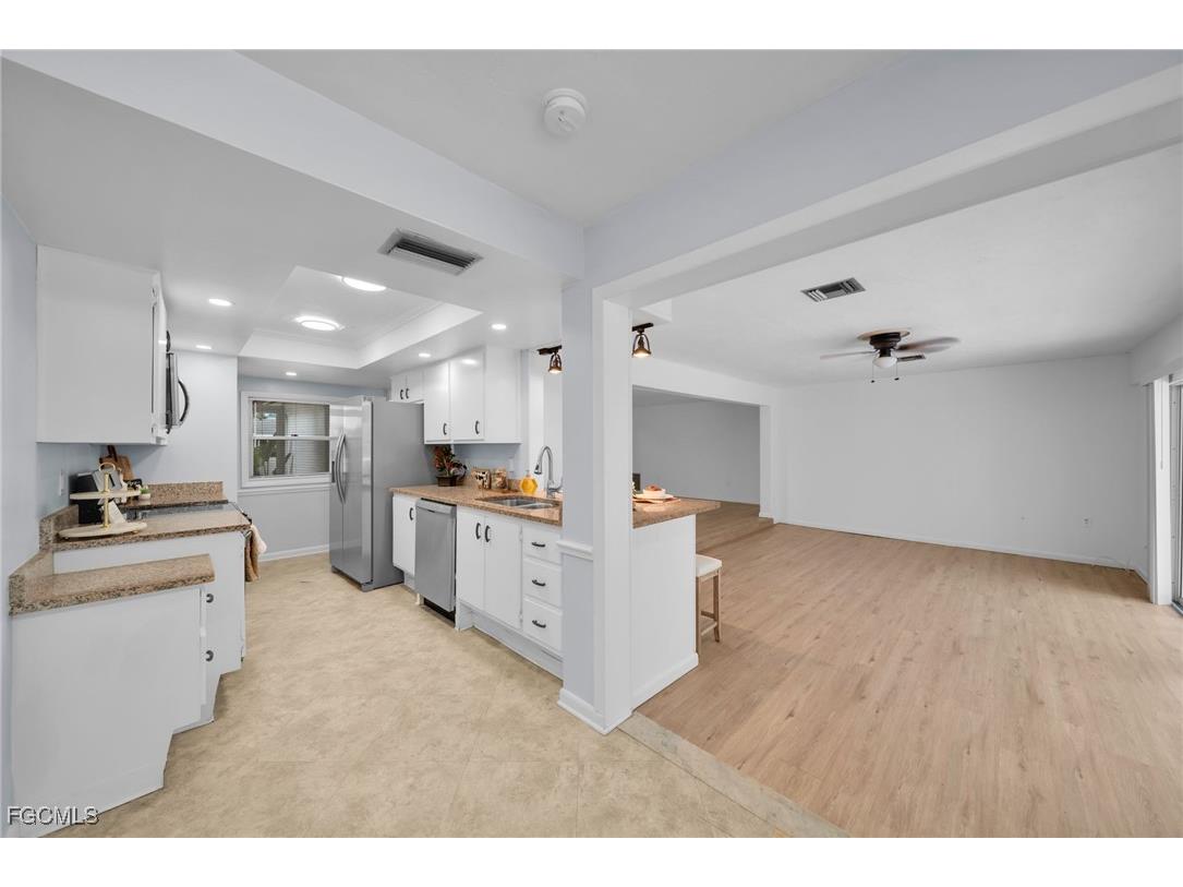 1563 Covington Circle E Fort Myers FL 33919 2025012457 image11