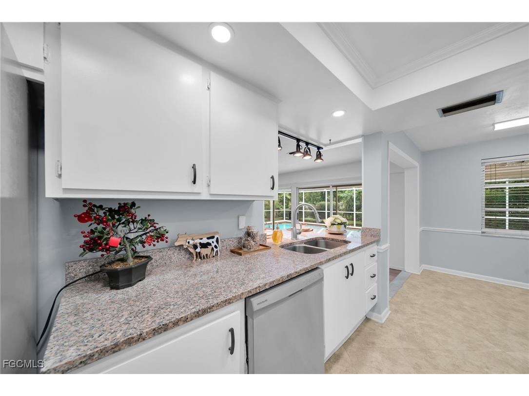 1563 Covington Circle E Fort Myers FL 33919 2025012457 image14