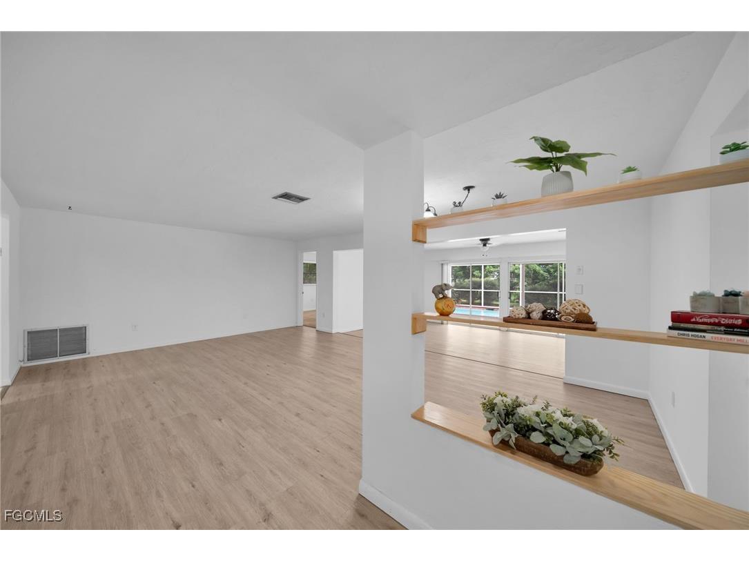 1563 Covington Circle E Fort Myers FL 33919 2025012457 image4