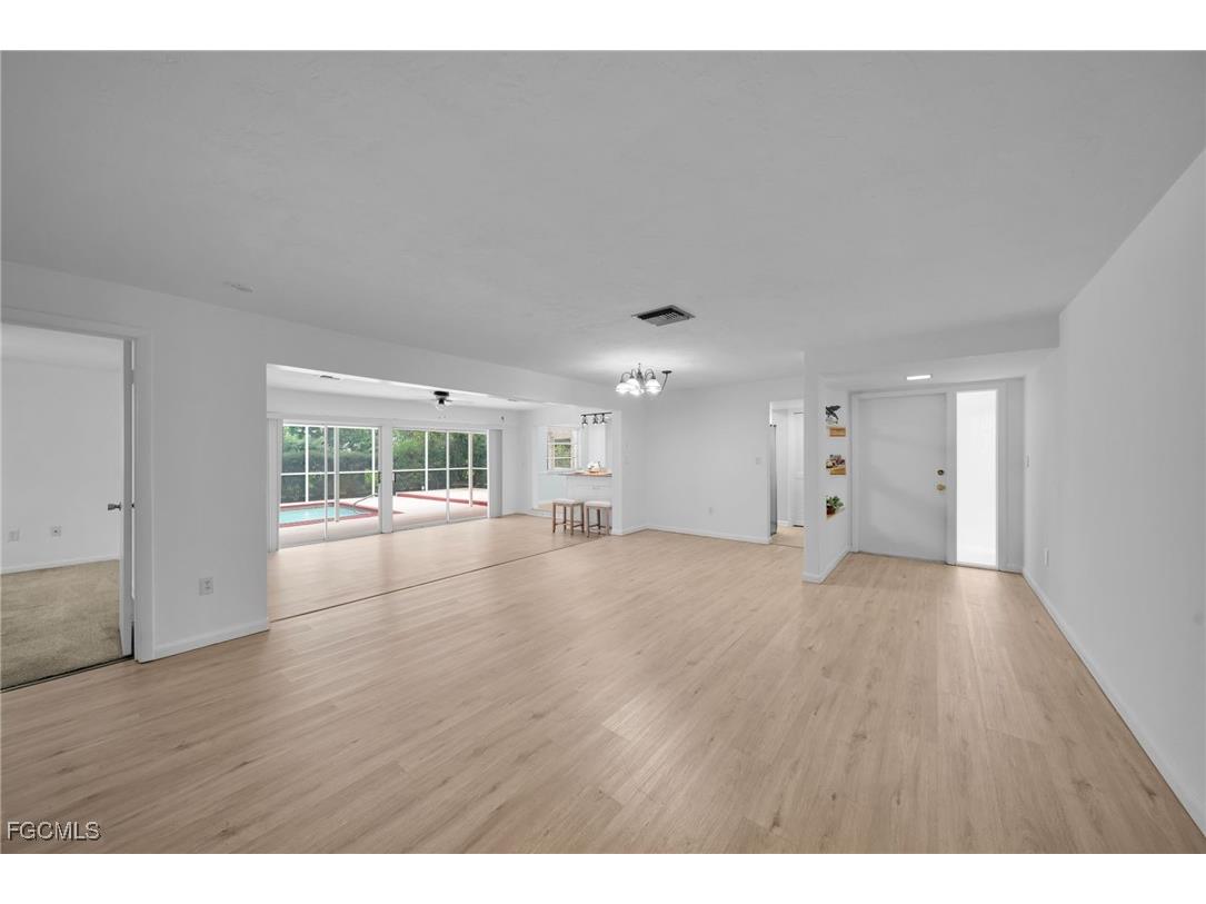 1563 Covington Circle E Fort Myers FL 33919 2025012457 image5