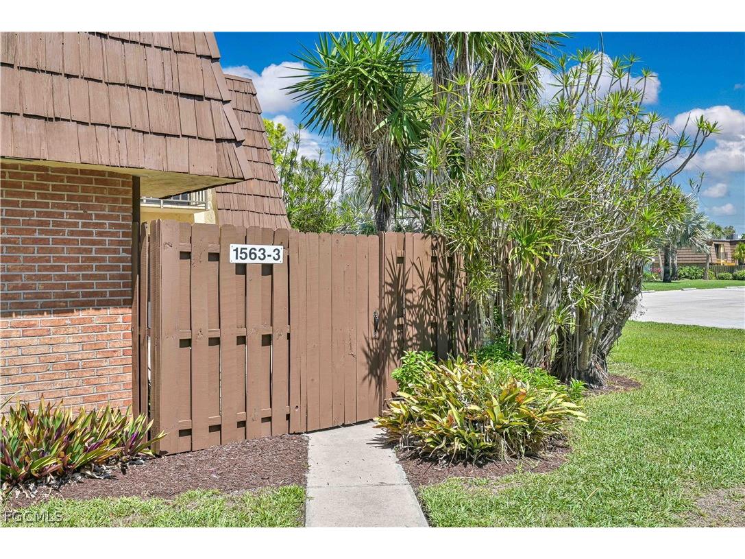 1563 Park Meadows Drive #3 Fort Myers FL 33907 2026005229 image1