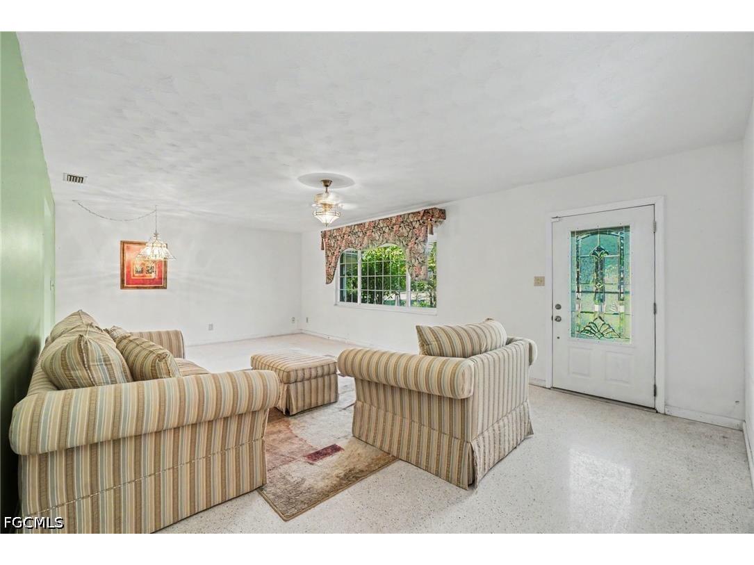 1564 Ixora Drive North Fort Myers FL 33917 2026029294 image3