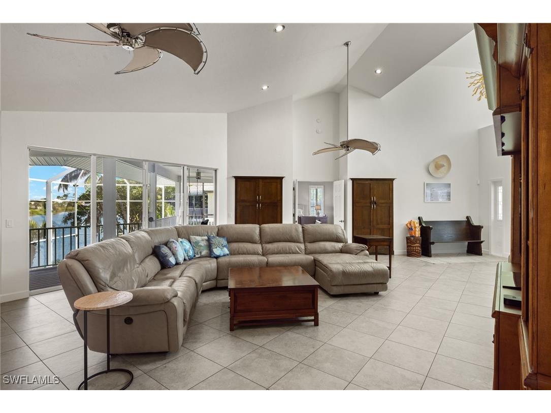 1564 Middle Gulf Drive Sanibel FL 33957 225056213 image10