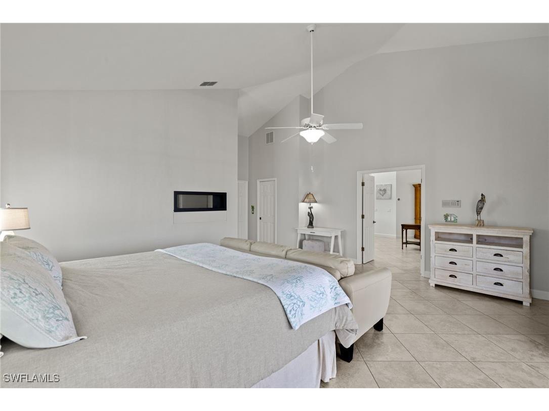 1564 Middle Gulf Drive Sanibel FL 33957 225056213 image15