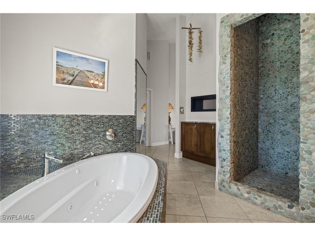 1564 Middle Gulf Drive Sanibel FL 33957 225056213 image17