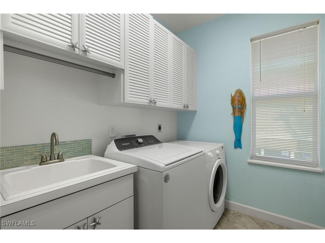 1564 Middle Gulf Drive Sanibel FL 33957 225056213 image22