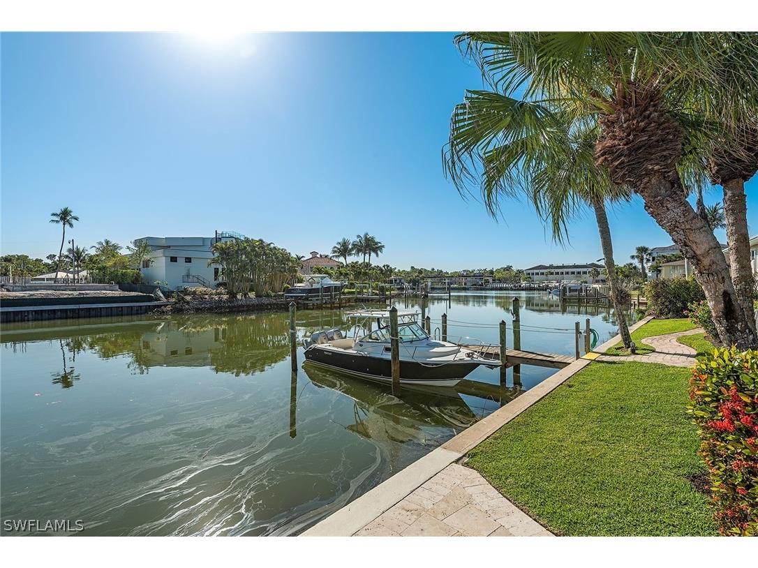 1568 Gulf Shore Boulevard N #5 Naples FL 34102 224092346 image14