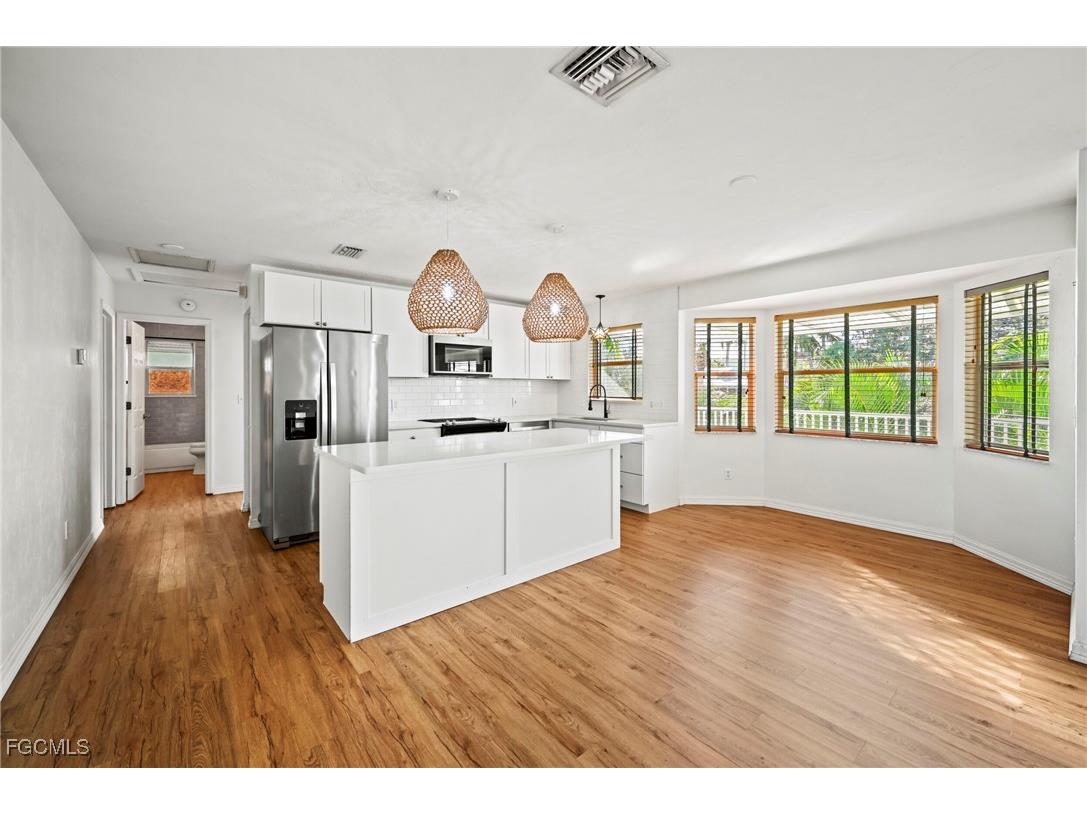 1570 Avion Place Naples FL 34104 2025019172 image5