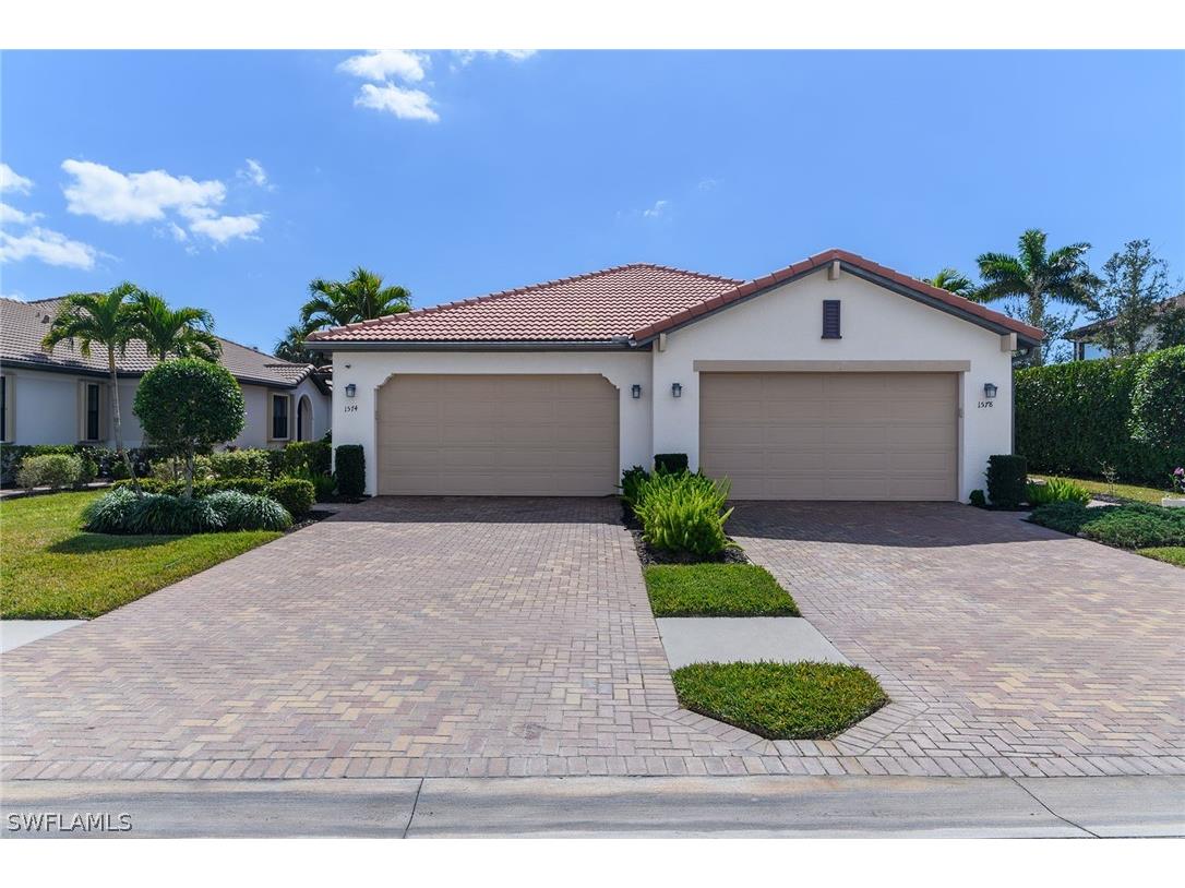 1574 Oceania Drive S Naples FL 34113 226006719 image1