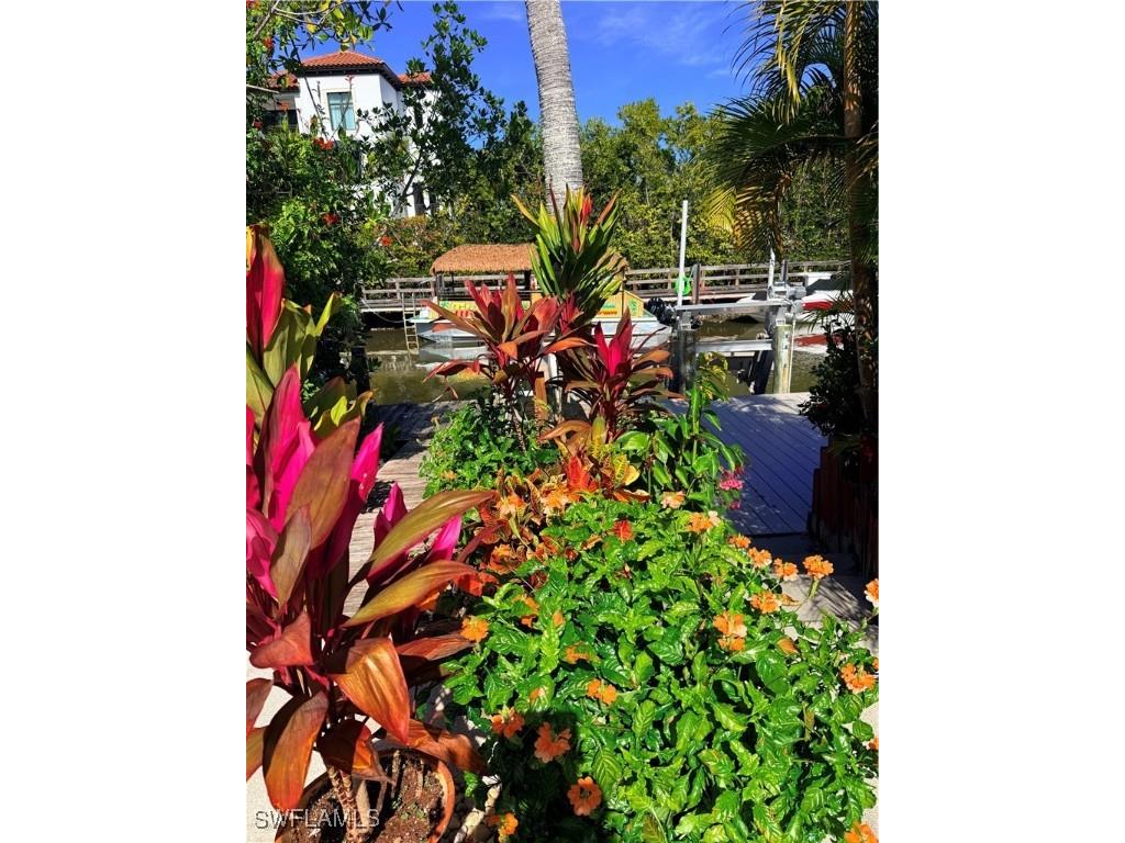 1575 Curlew Avenue W #1 Naples FL 34102 226003015 image1