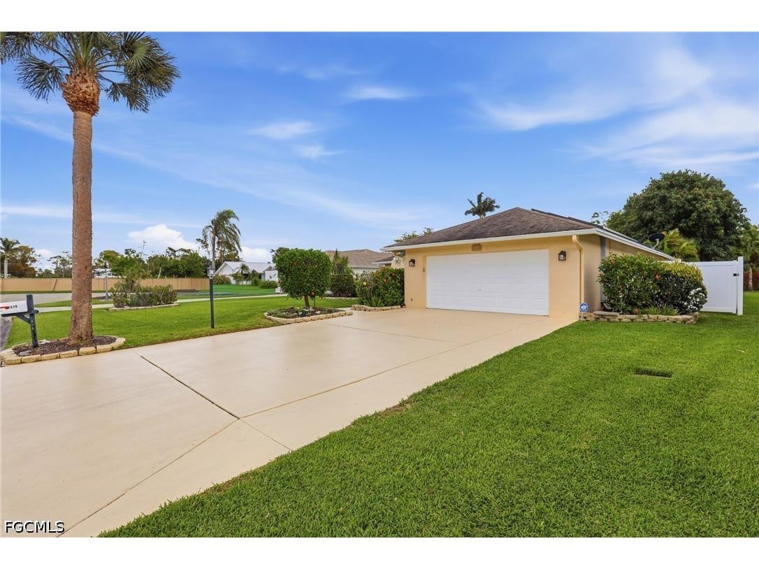 1579 Sautern Drive Fort Myers FL 33919 2026016360 image4