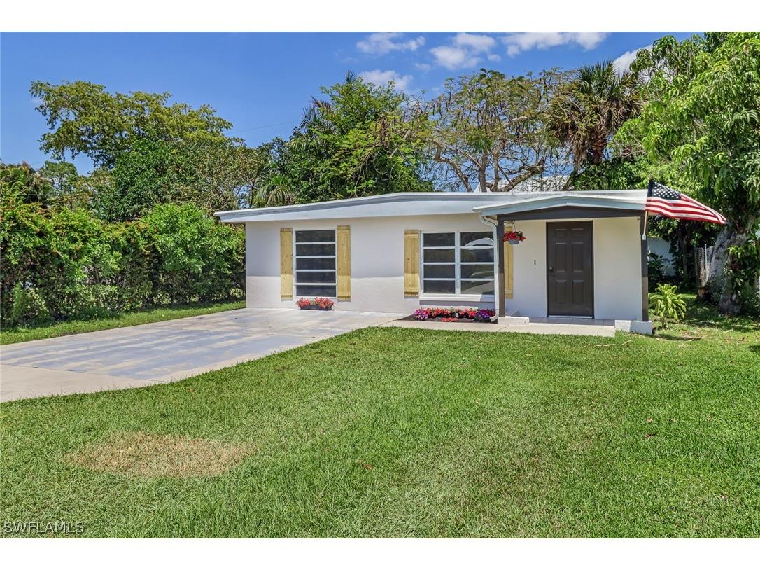 158 4th Street Naples FL 34113 224030775 image1