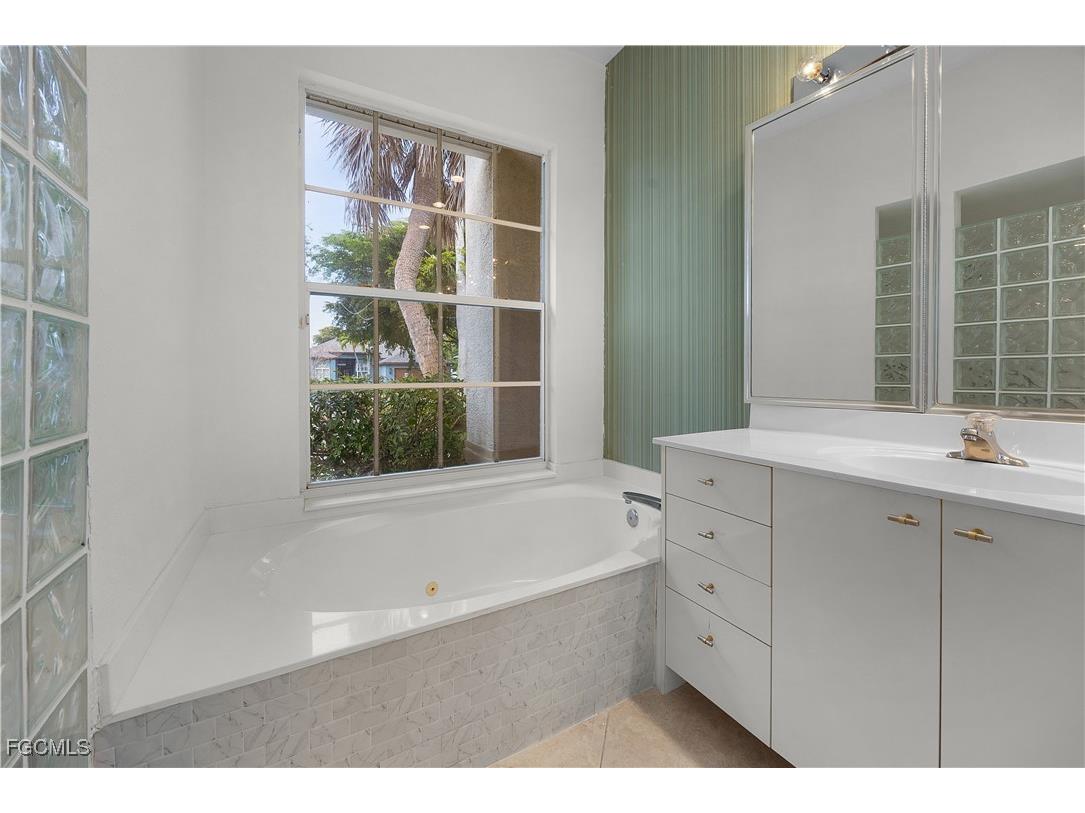 1580 Argyle Drive Fort Myers FL 33919 2026004187 image24