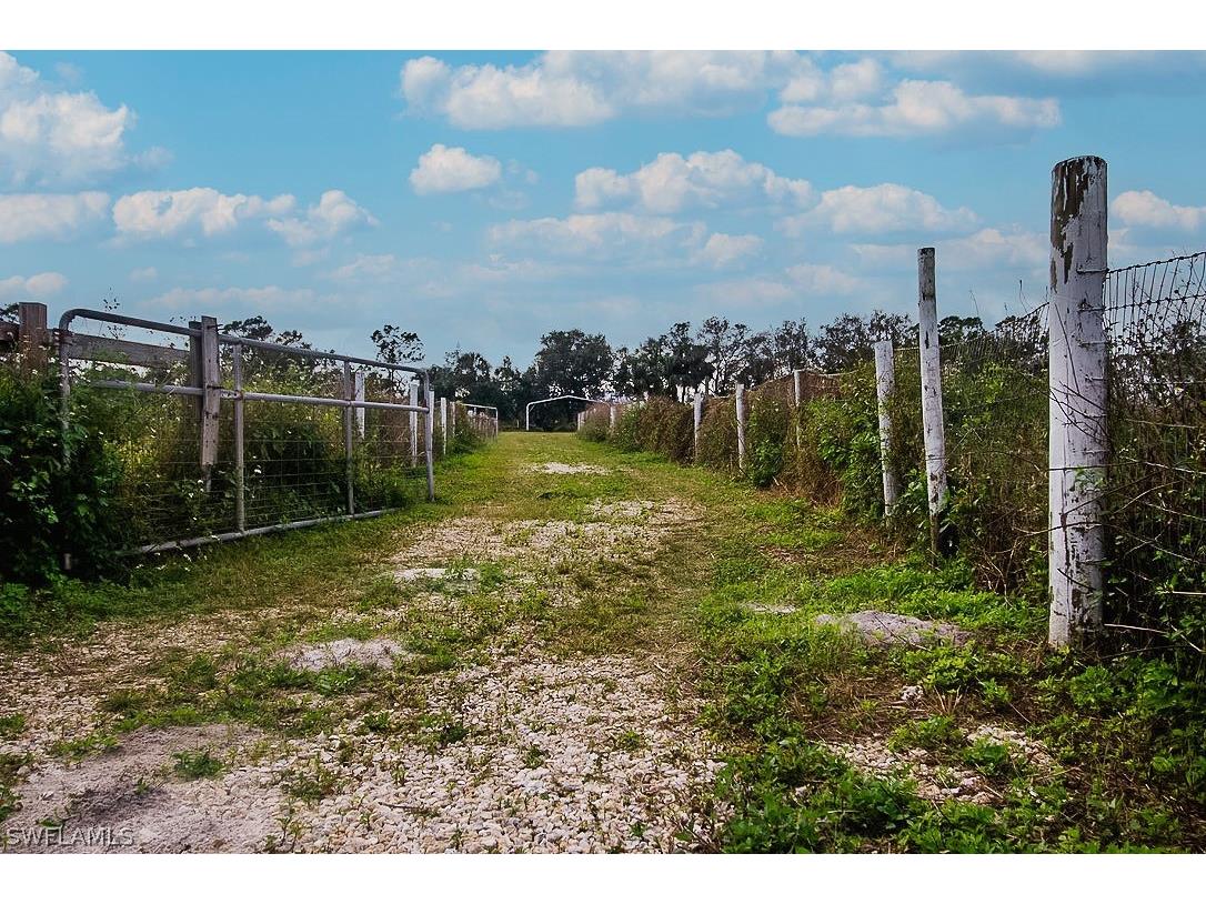 15830 N River Road Alva FL 33920 223009973 image1