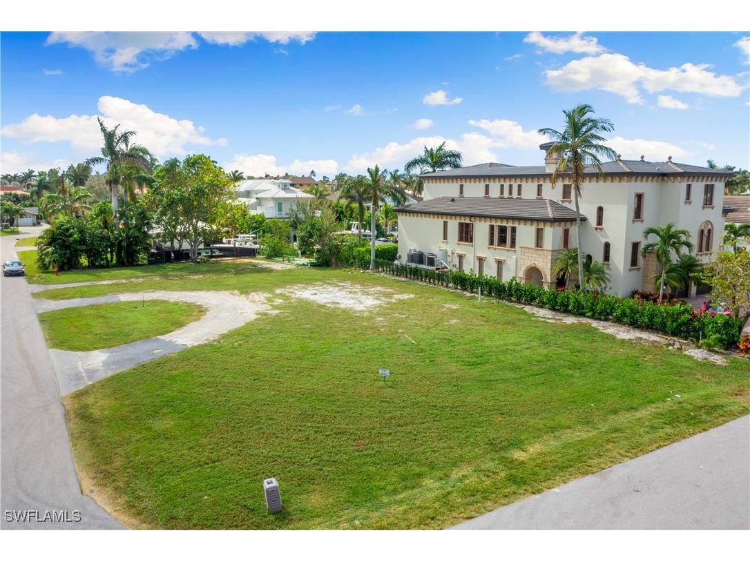 1585 Pelican Avenue Naples FL 34102 226003330 image1