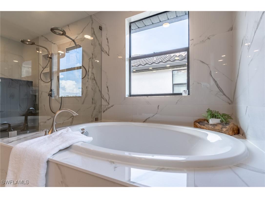 1588 Vizcaya Lane Naples FL 34113 225062687 image32