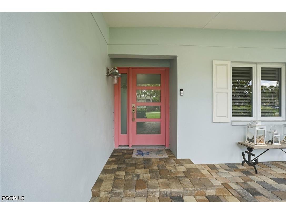 1590 Sandpiper Street Naples FL 34102 2026018875 image5