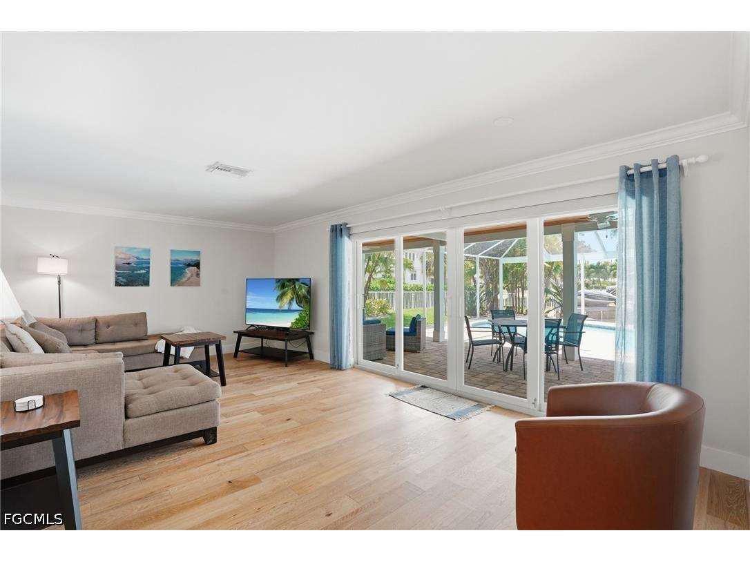 1590 Sandpiper Street Naples FL 34102 2026018875 image7