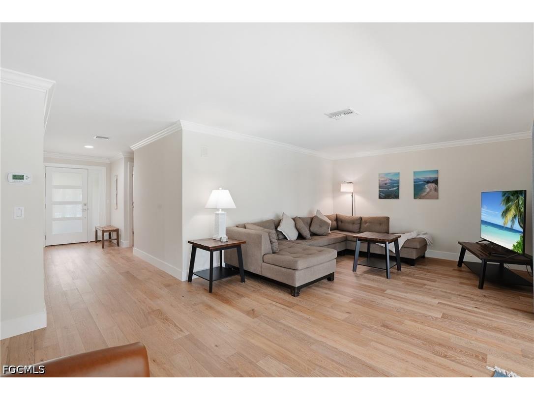 1590 Sandpiper Street Naples FL 34102 2026018875 image8