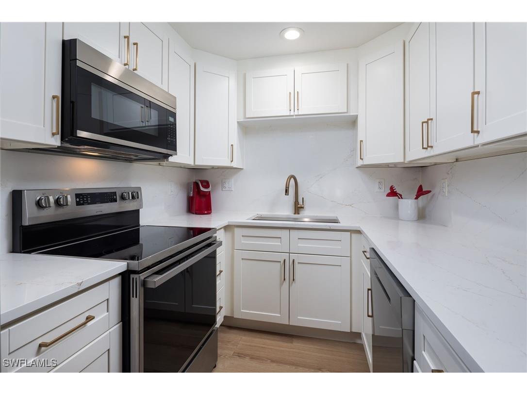 1595 Curlew Avenue #4 Naples FL 34102 226004747 image7